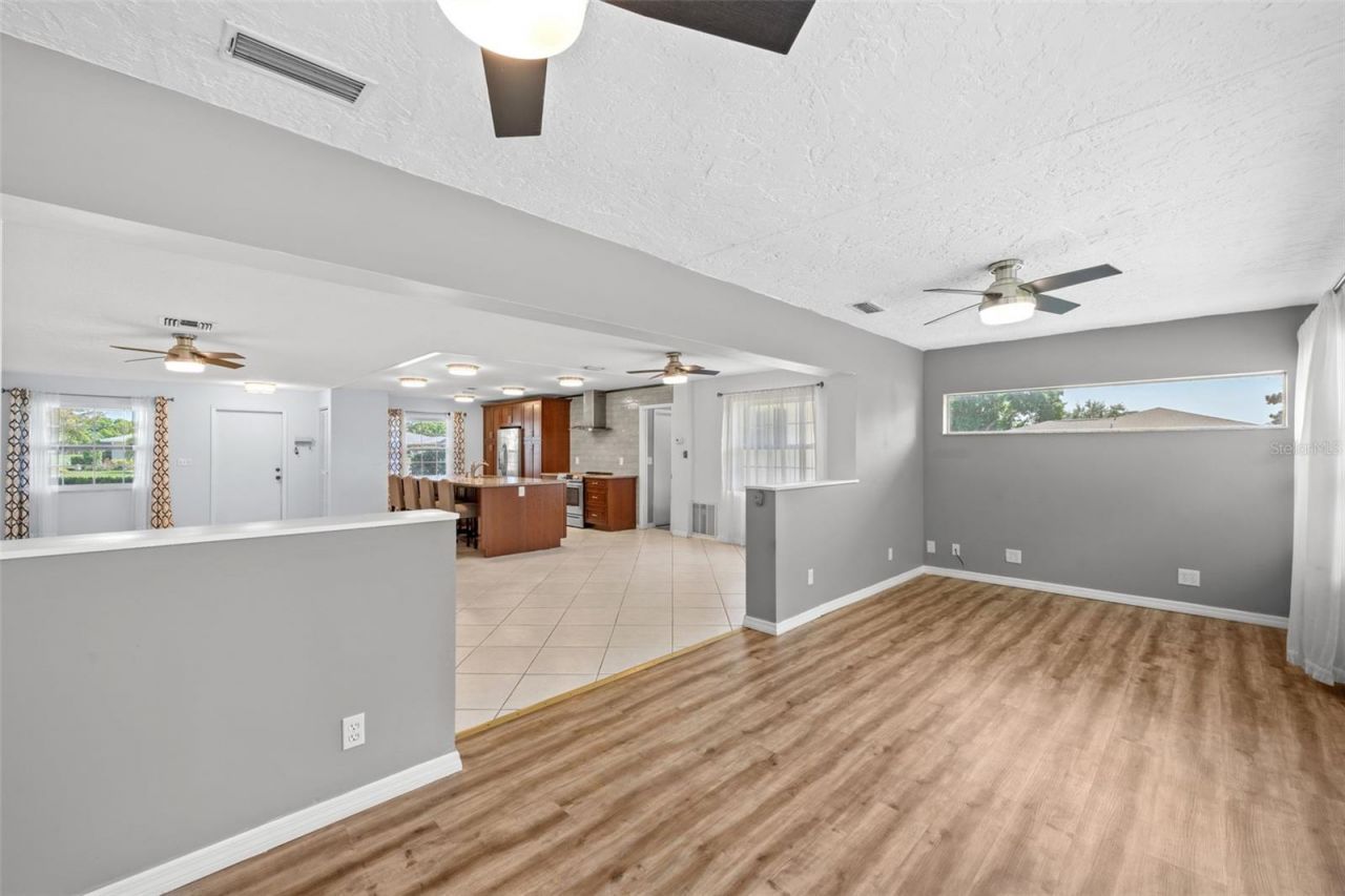 7082 W Country Club Drive N, Unit 7082, Sarasota, FL 34243 Photo