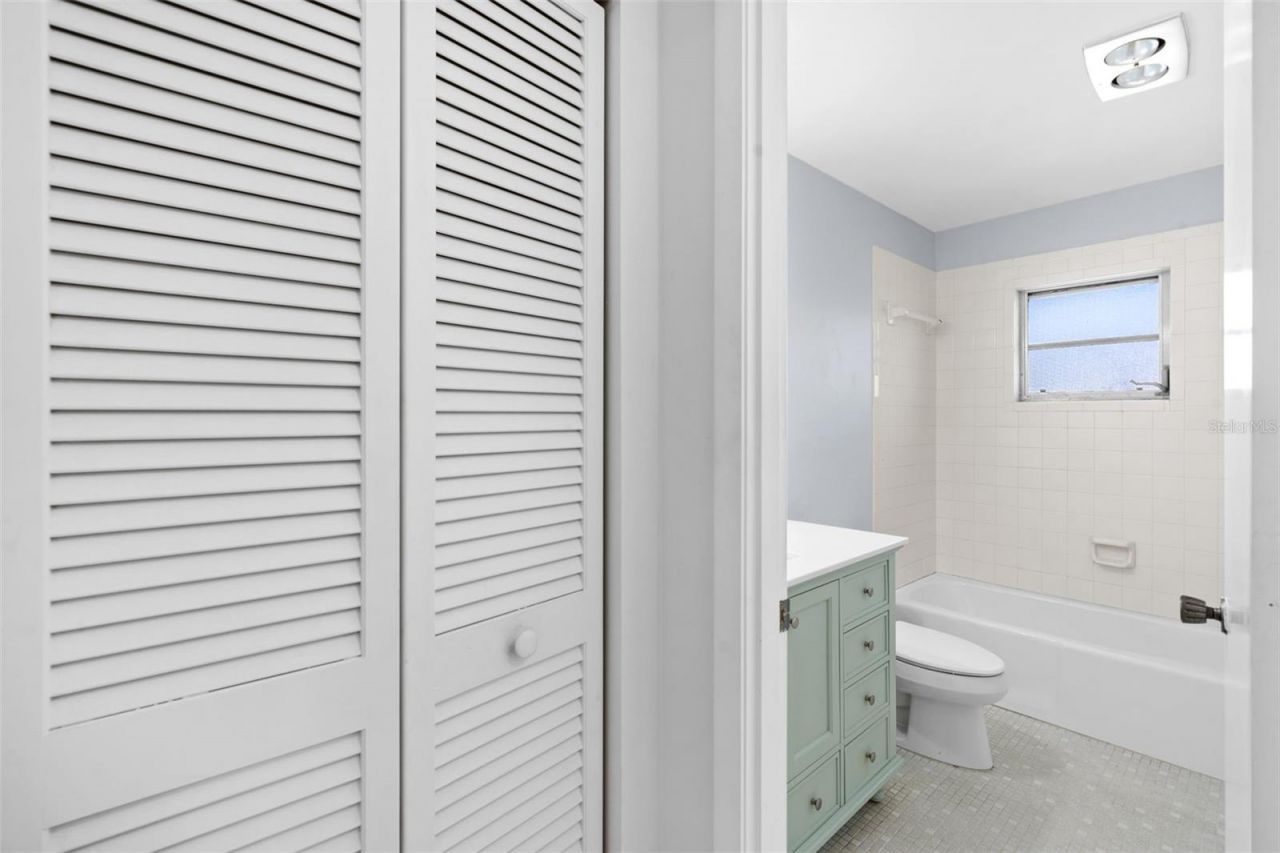 7082 W Country Club Drive N, Unit 7082, Sarasota, FL 34243 Photo