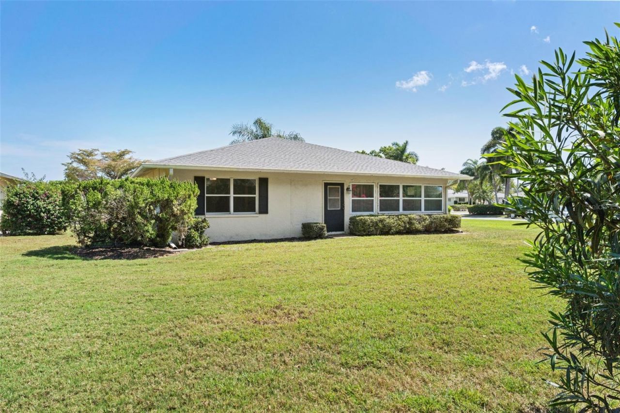 7082 W Country Club Drive N, Unit 7082, Sarasota, FL 34243 Photo