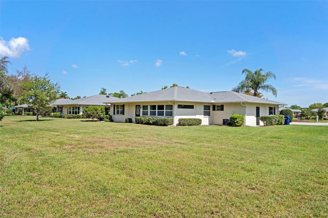 7082 W Country Club Drive N, Unit 7082, Sarasota, FL 34243 Photo