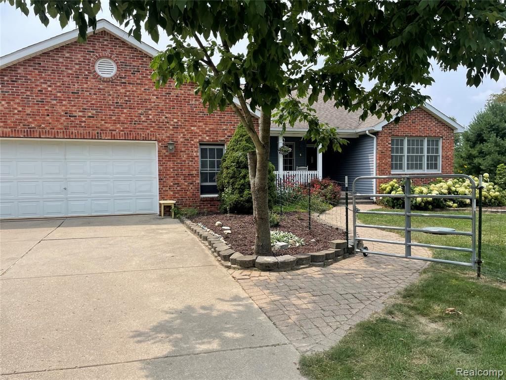 820 Lockwood Road, Ortonville Vlg, MI 48462 Main Photo