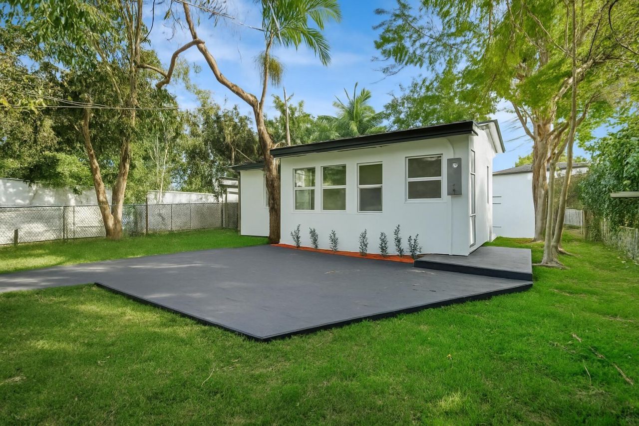 11 NW 117th Street, Miami, FL 33168 Photo