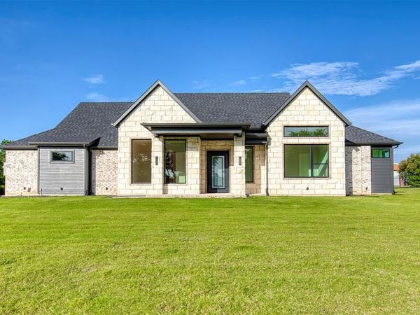 1376 Shadow Lakes Drive, Wills Point, TX 75169