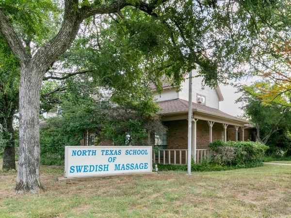 2335 W Green Oaks Boulevard, Arlington, TX 76016