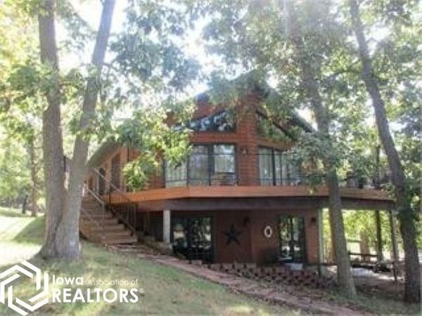 226 & 228 Center Point Drive, Montezuma, IA 50171