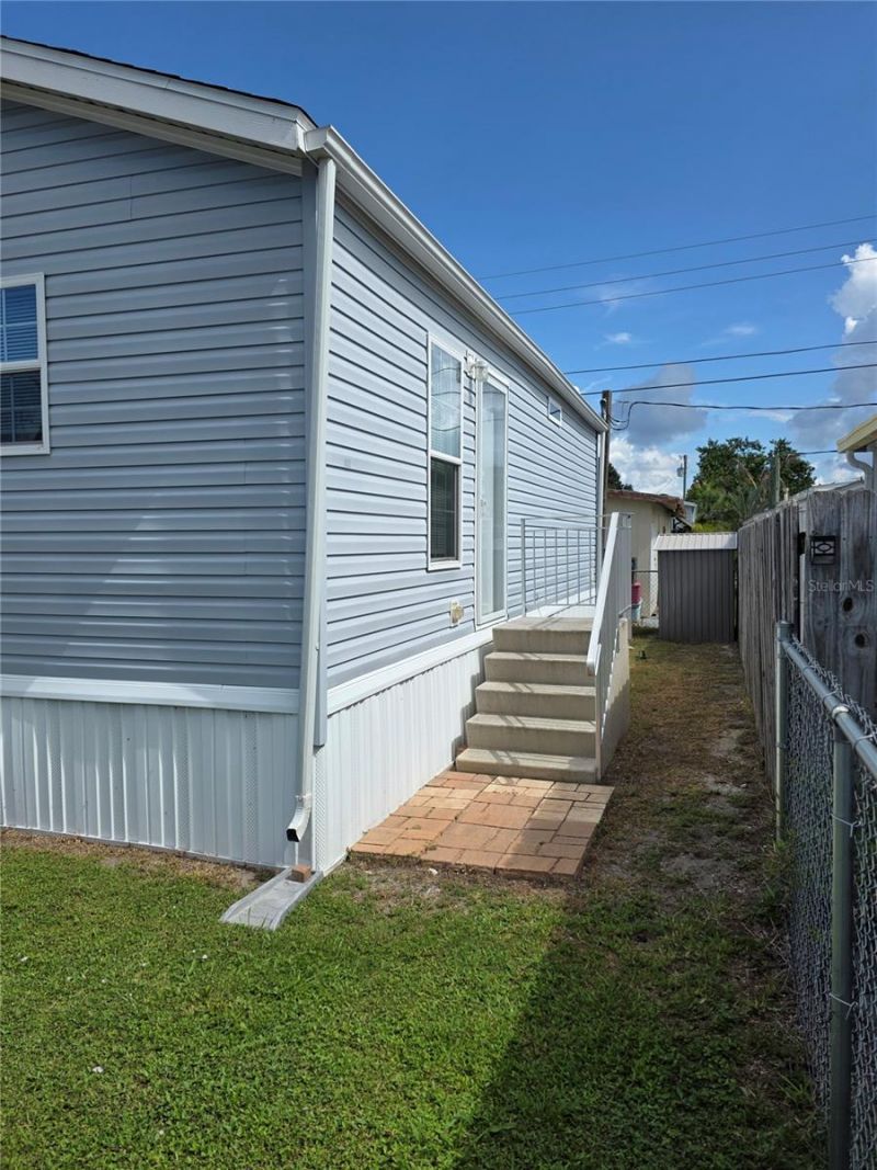 1109 49th Avenue Drive W, Bradenton, FL 34207 Photo