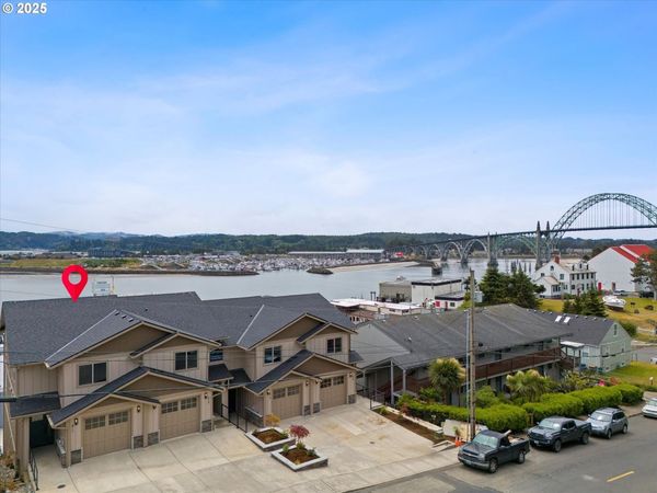 811 SW 13TH ST, Newport, OR 97365