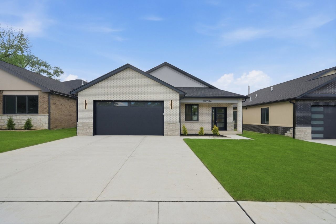 10718 S Worth Avenue, Worth, IL 60482