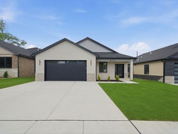 10718 S Worth Avenue, Worth, IL 60482