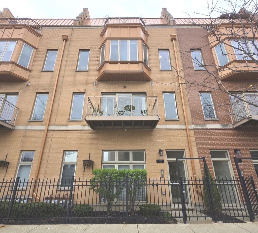 1915 S State Street, Unit 3, Chicago, IL 60616 Main Photo