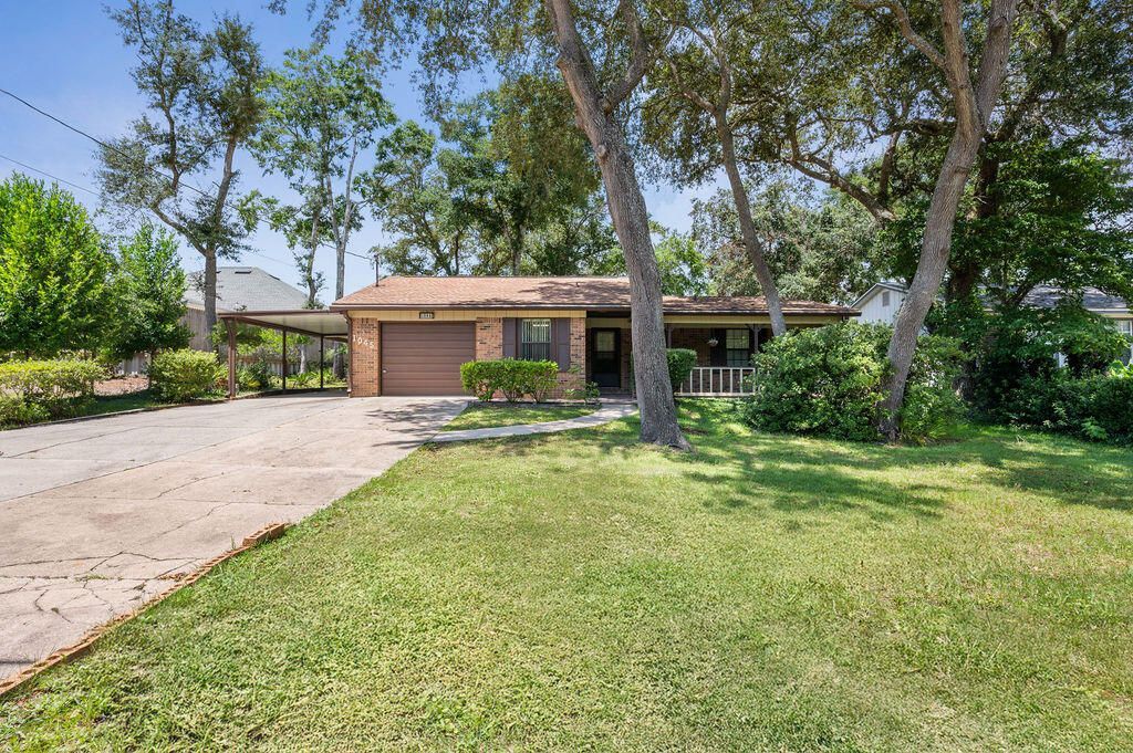 1045 Juniper Avenue, Niceville, FL 32578 Main Photo