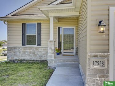 17526 Robin Drive, Omaha, NE 68136