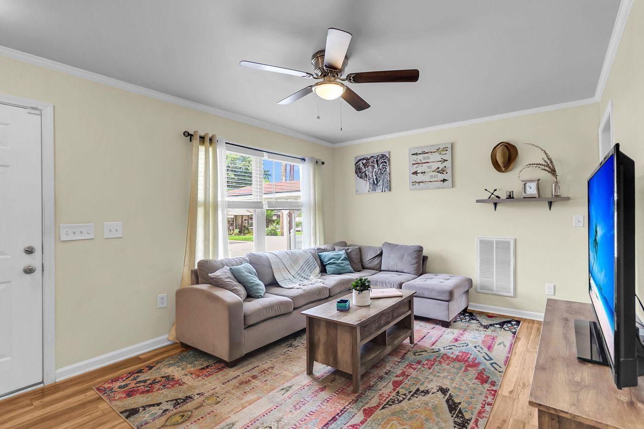 916 Hillsboro Drive Photo 10