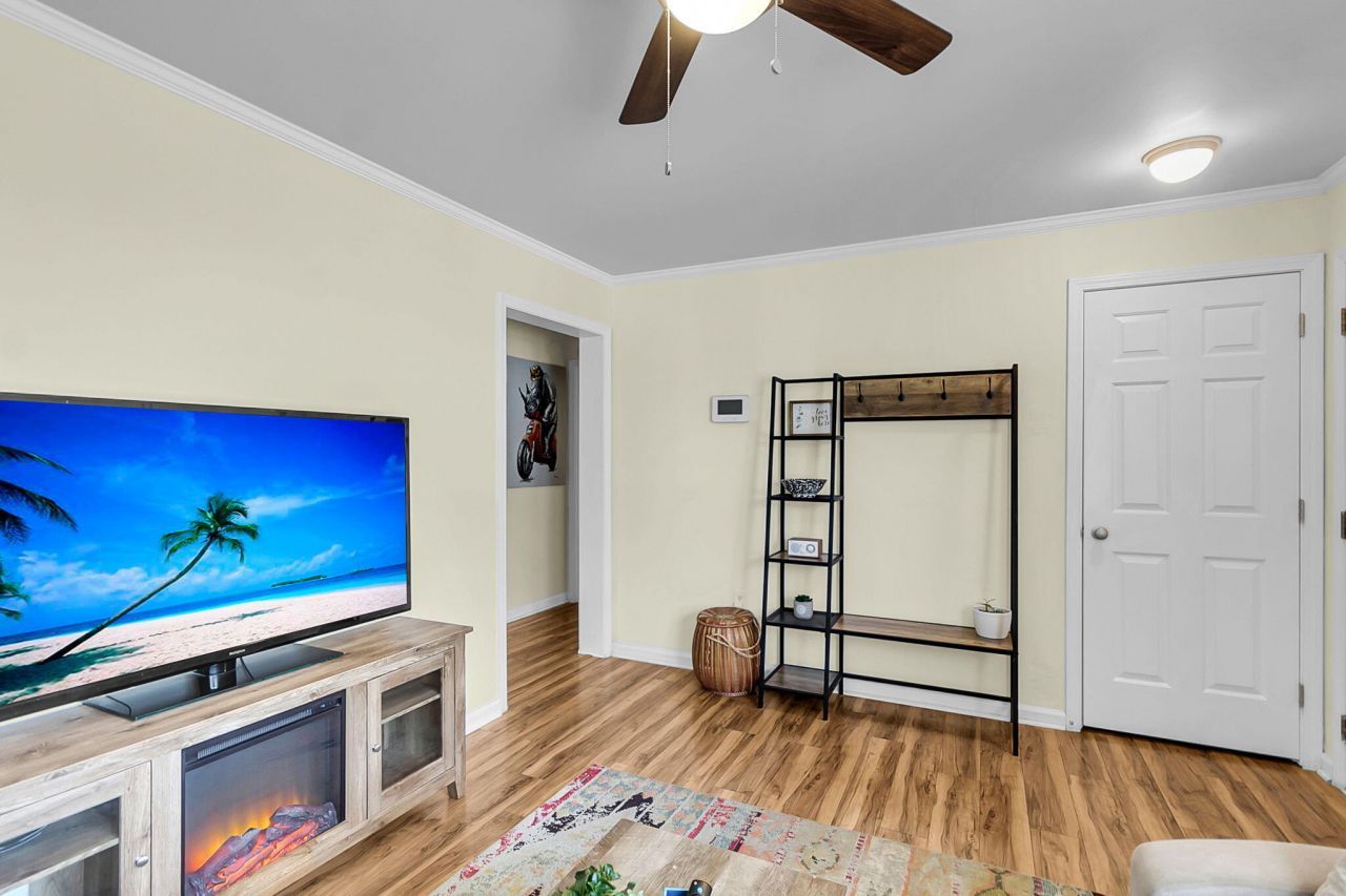 916 Hillsboro Drive Photo 12