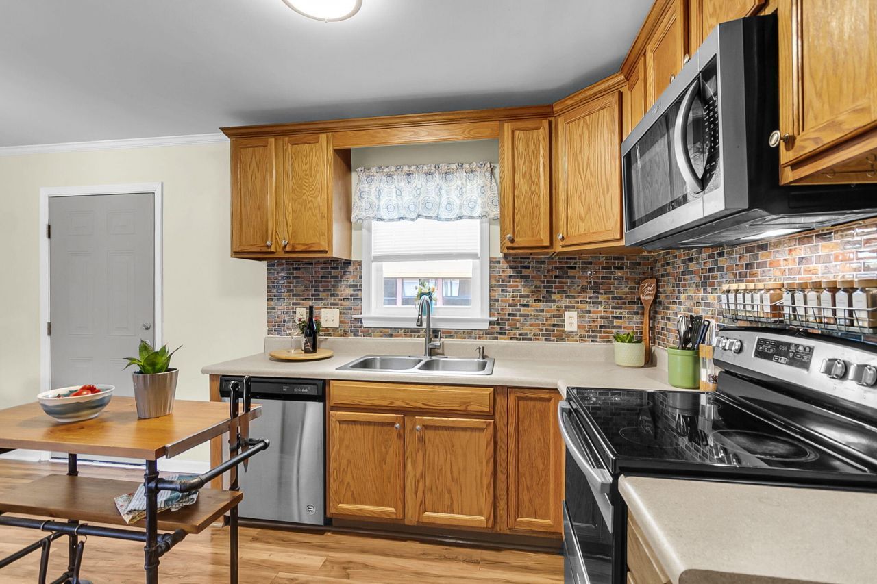 916 Hillsboro Drive Photo 16