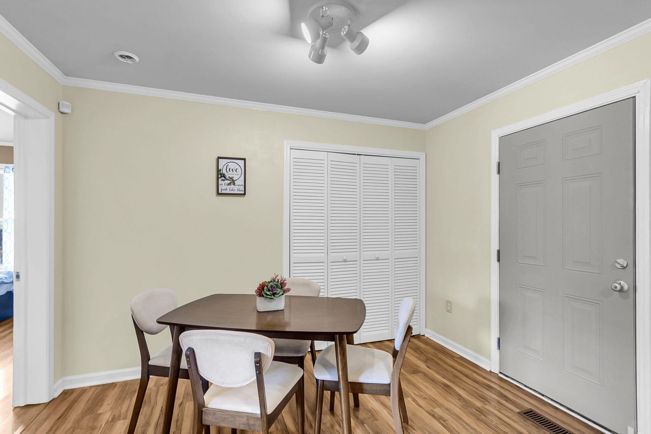 916 Hillsboro Drive Photo 17