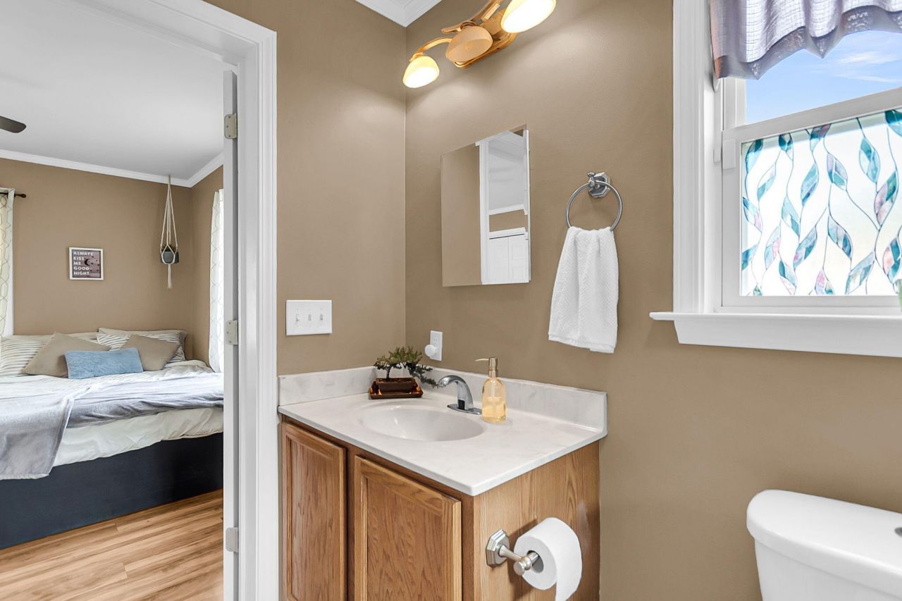 916 Hillsboro Drive Photo 21