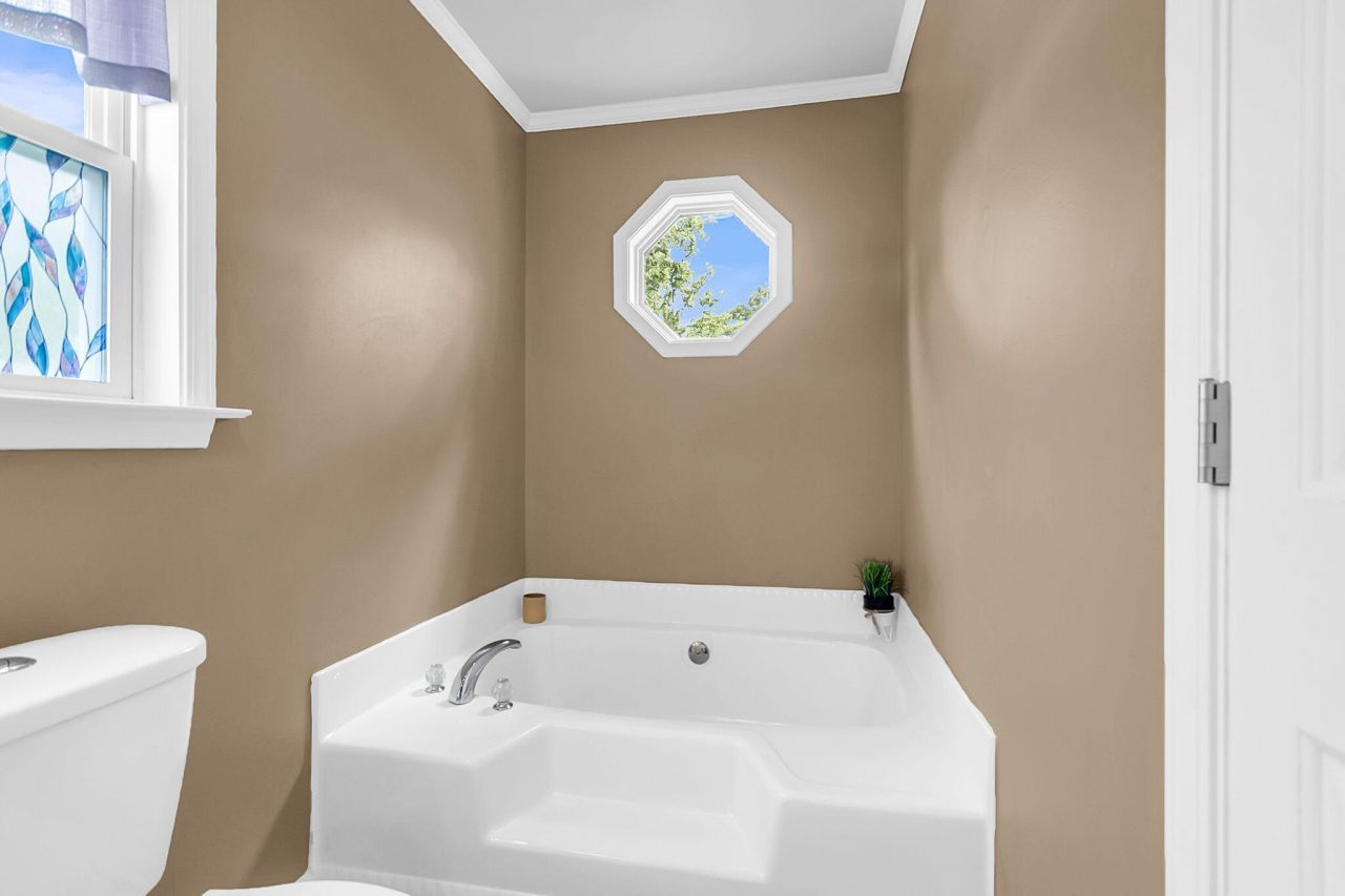 916 Hillsboro Drive Photo 23