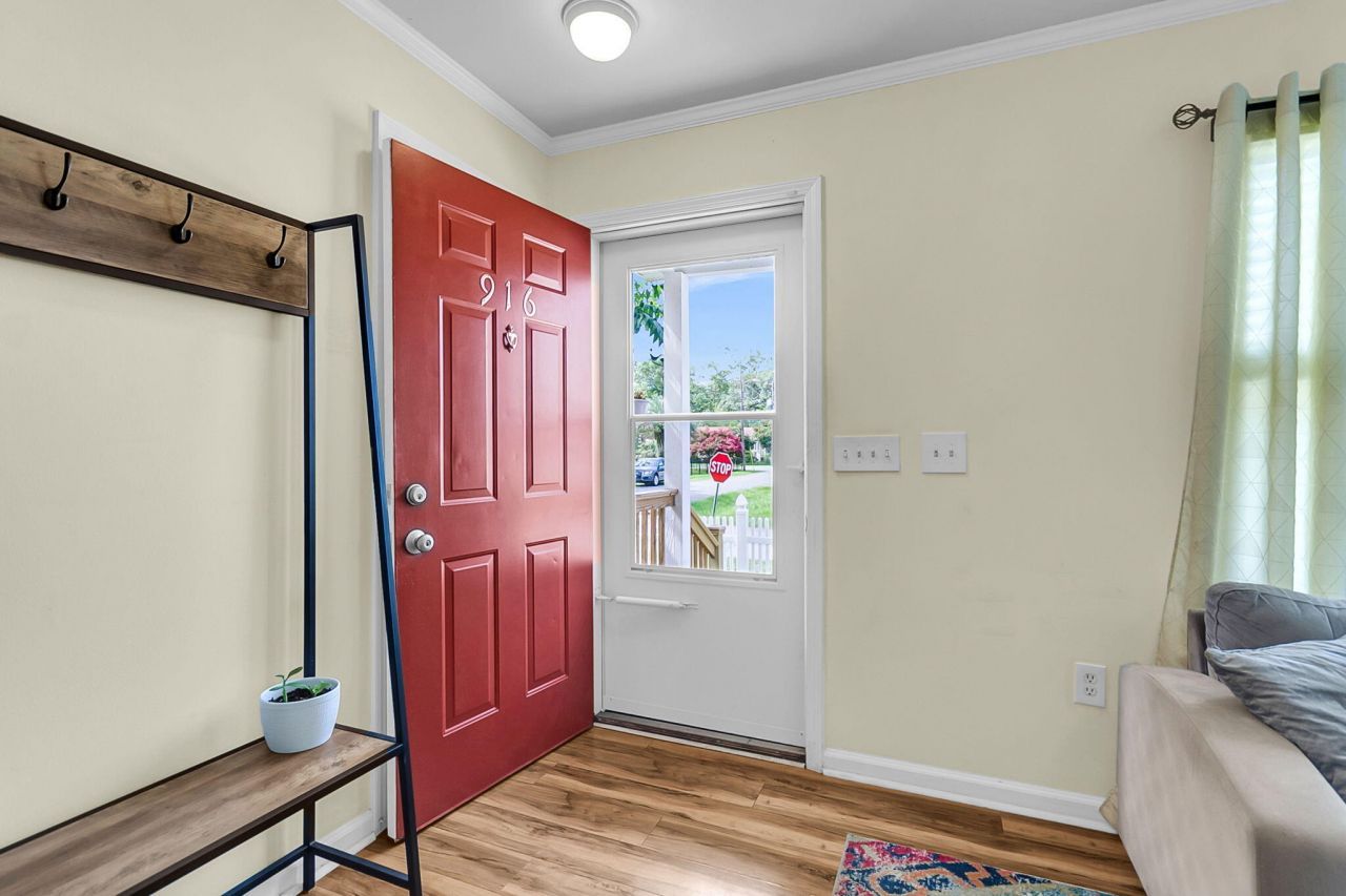 916 Hillsboro Drive Photo 7