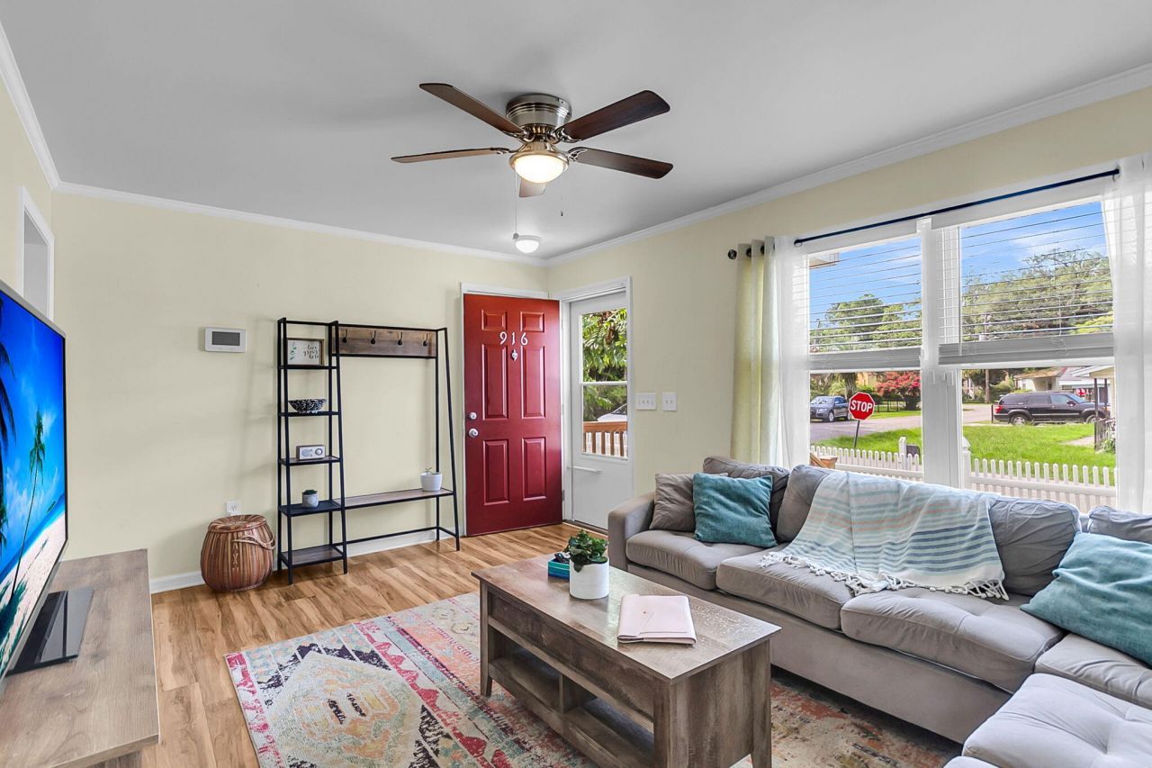 916 Hillsboro Drive Photo 8