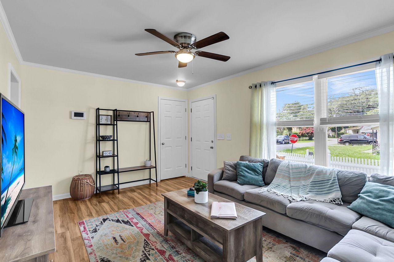 916 Hillsboro Drive Photo 9