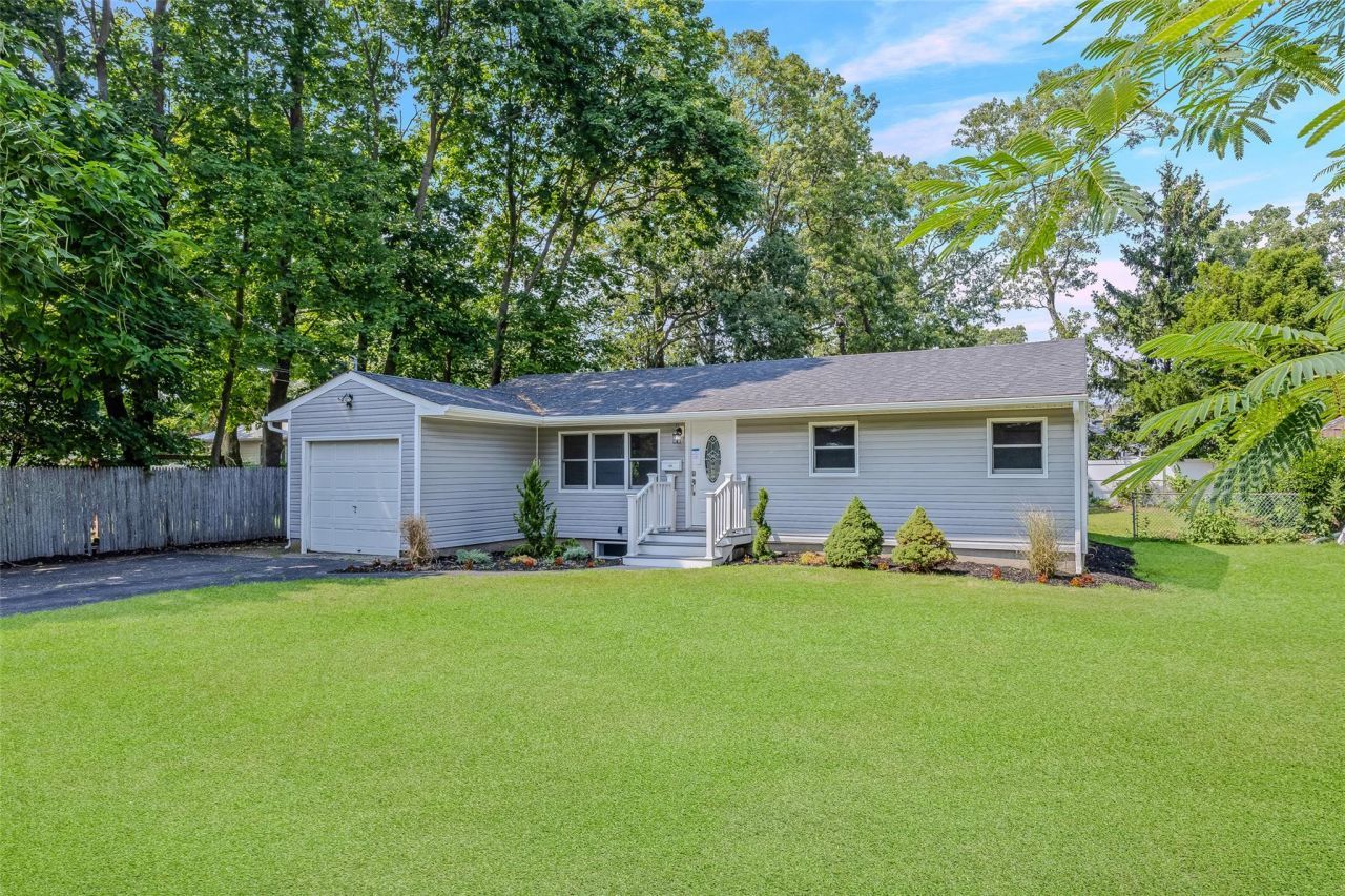 4991 Express Drive N, Lake Ronkonkoma, NY 11779 Main Photo