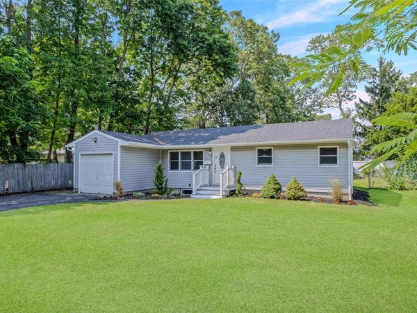 4991 Express Drive N, Lake Ronkonkoma, NY 11779