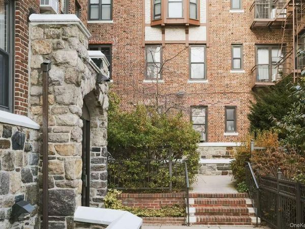 160-15 Powells Cove Boulevard, Unit A304, Beechhurst, NY 11357