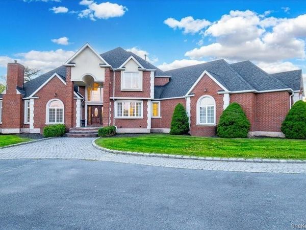 3 Bristol Drive, Middletown, NY 10941