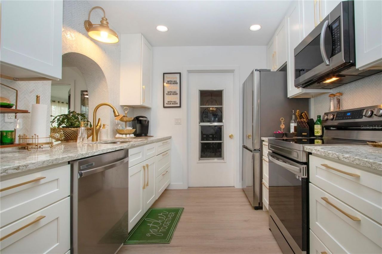 3906 Chinaberry Road, Bradenton, FL 34208 Photo