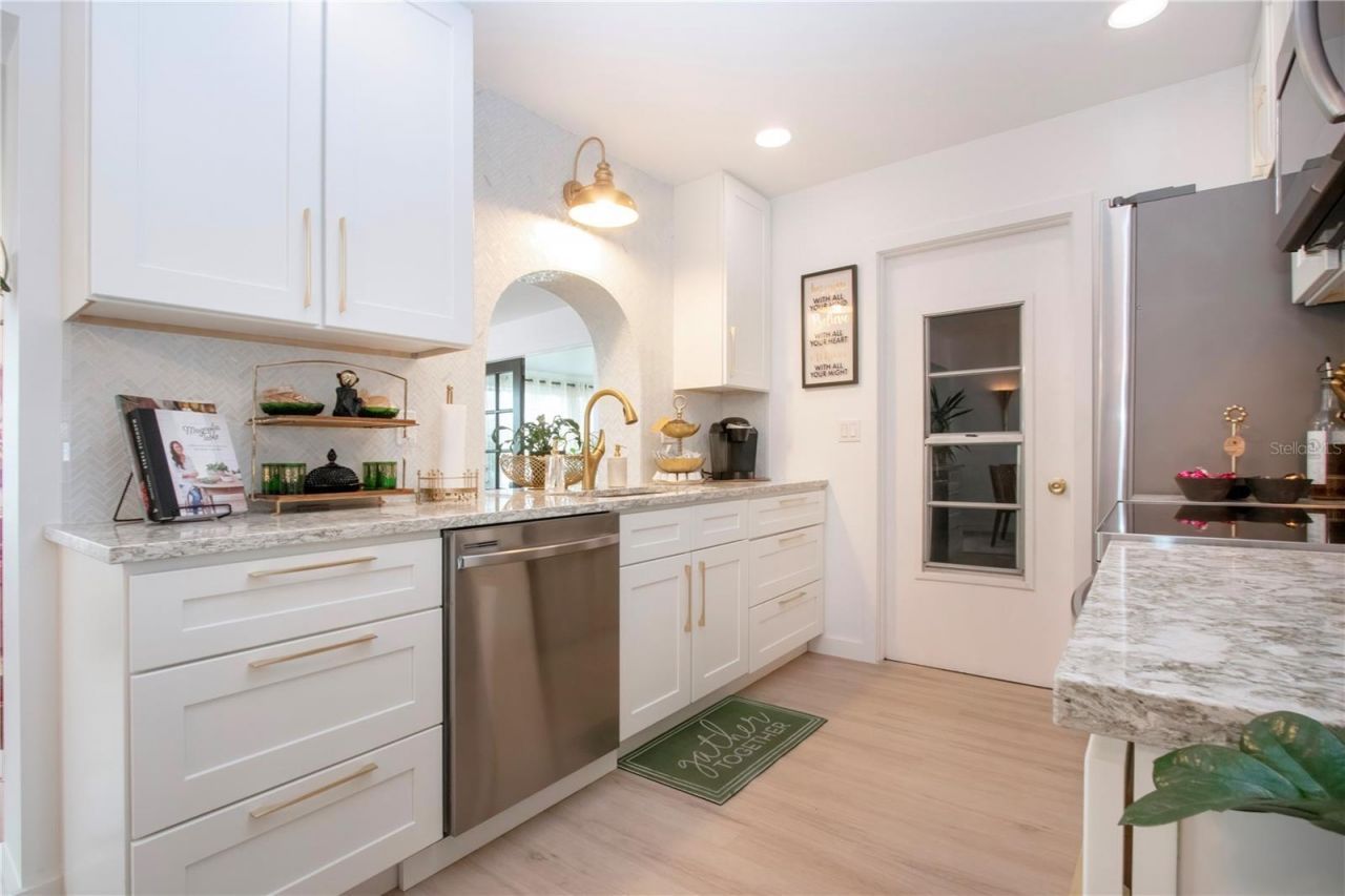 3906 Chinaberry Road, Bradenton, FL 34208 Photo