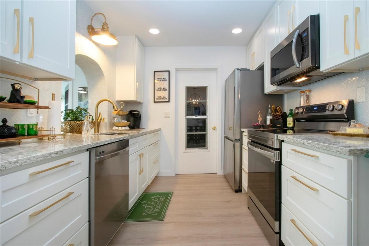 3906 Chinaberry Road, Bradenton, FL 34208 Photo