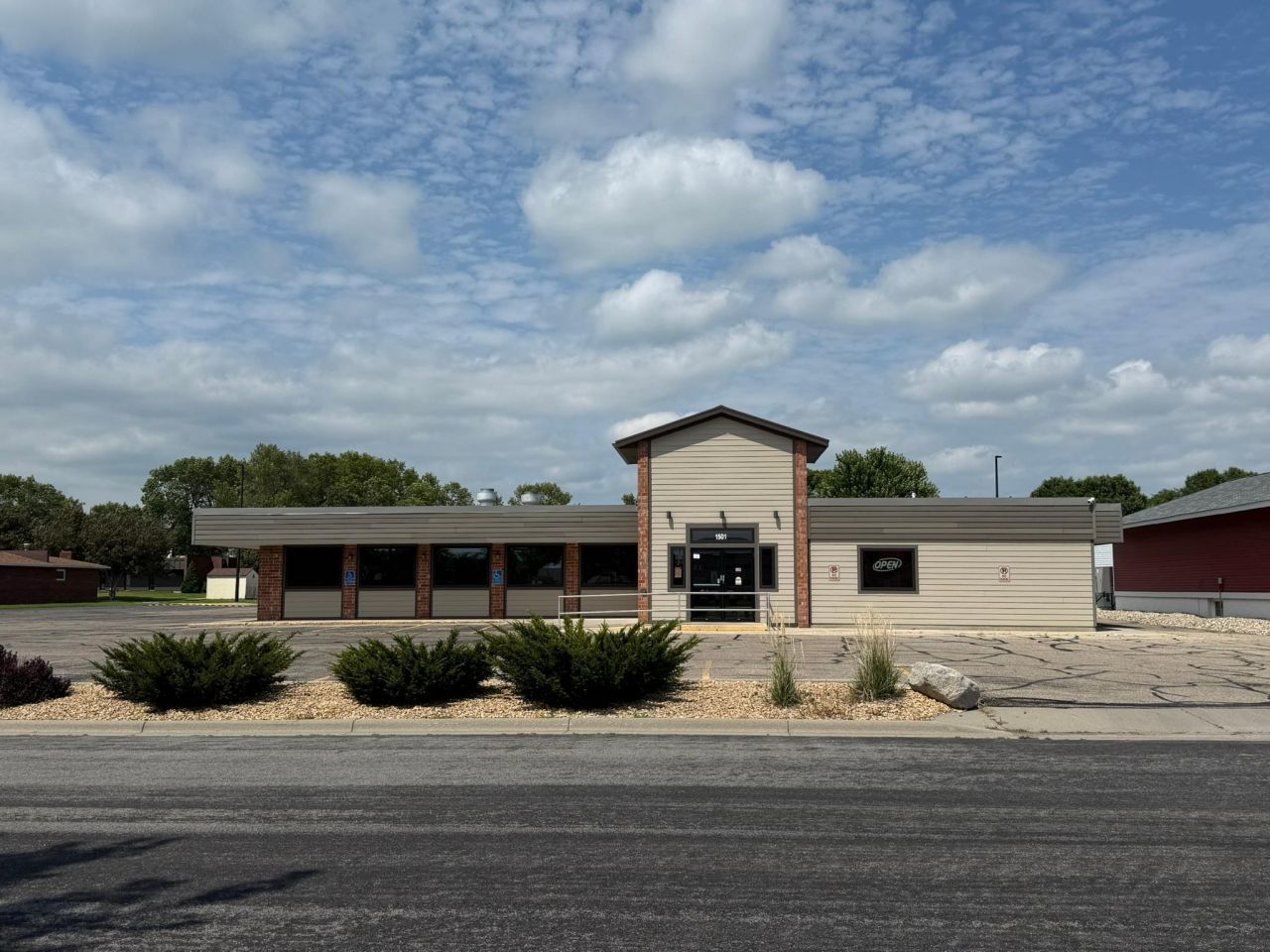 1501 E College Drive, Marshall, MN 56258