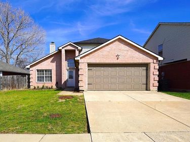 8164 Heritage Place Drive, Fort Worth, TX 76137