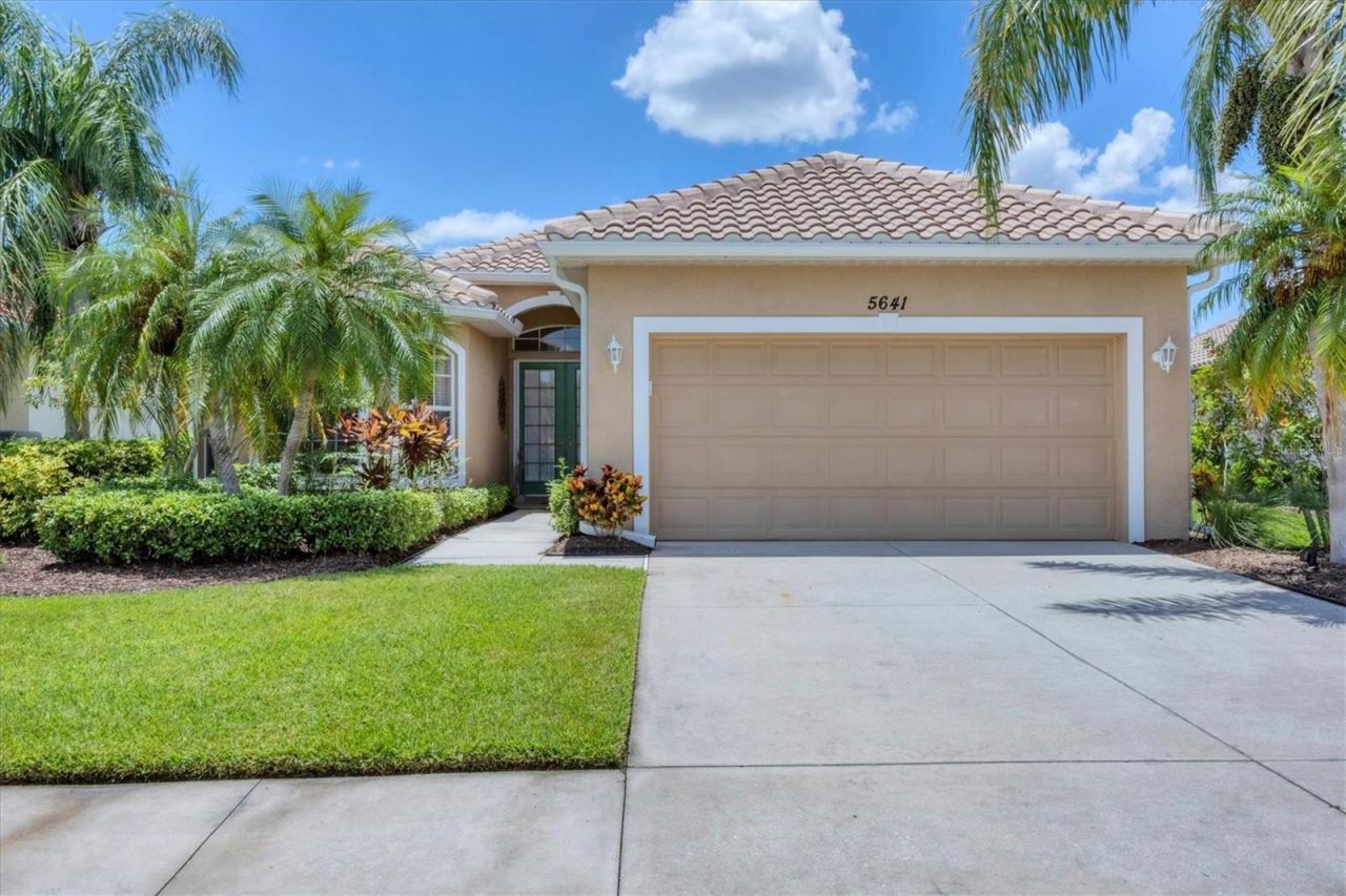 5641 Whispering Oaks Drive, North Port, FL 34287 Photo