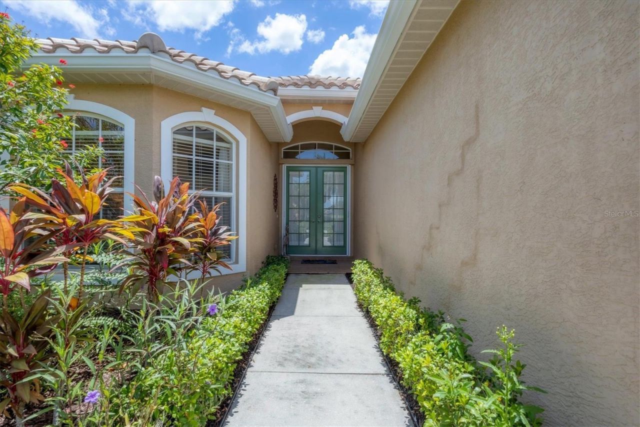 5641 Whispering Oaks Drive, North Port, FL 34287 Photo