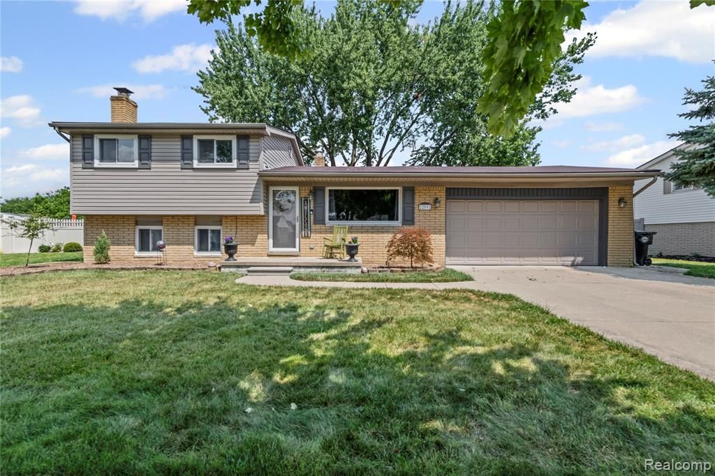 22092 Nelson Street, Woodhaven, MI 48183 Main Photo