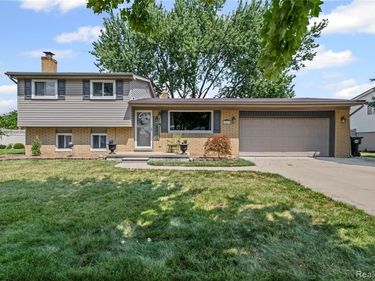 22092 Nelson Street, Woodhaven, MI 48183