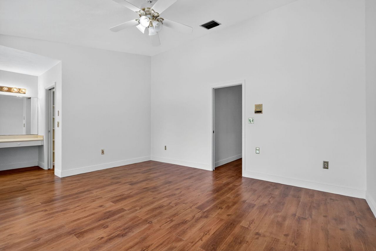 19811 W Oakmont Drive, Hialeah, FL 33015 Photo