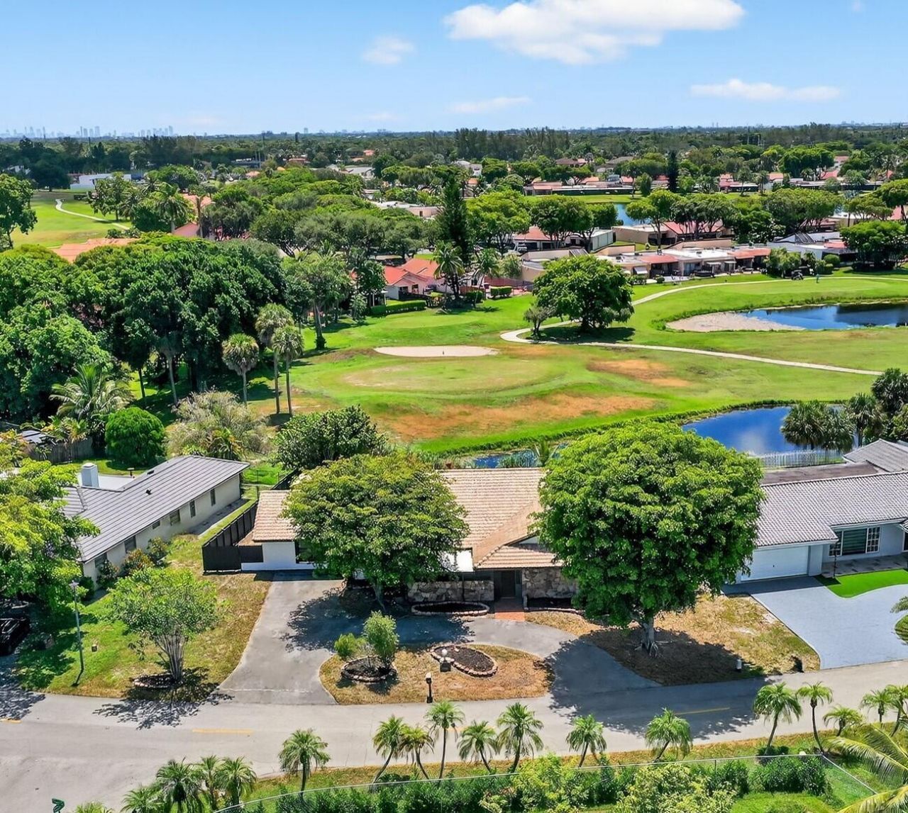 19811 W Oakmont Drive, Hialeah, FL 33015 Photo