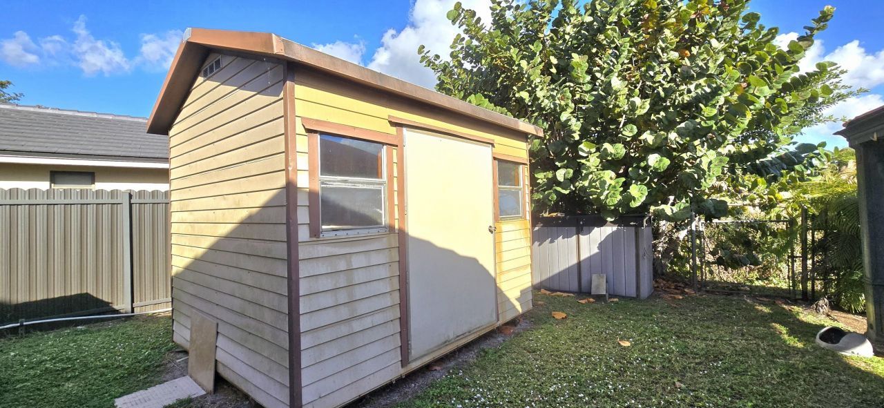 19811 W Oakmont Drive, Hialeah, FL 33015 Photo