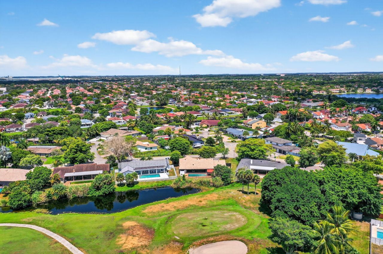 19811 W Oakmont Drive, Hialeah, FL 33015 Photo