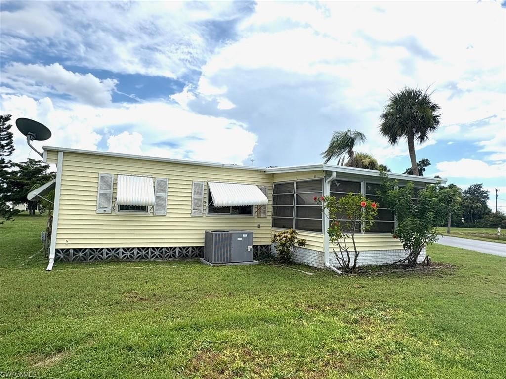 963 Idle Way Dr, North Fort Myers, FL 33917 Photo