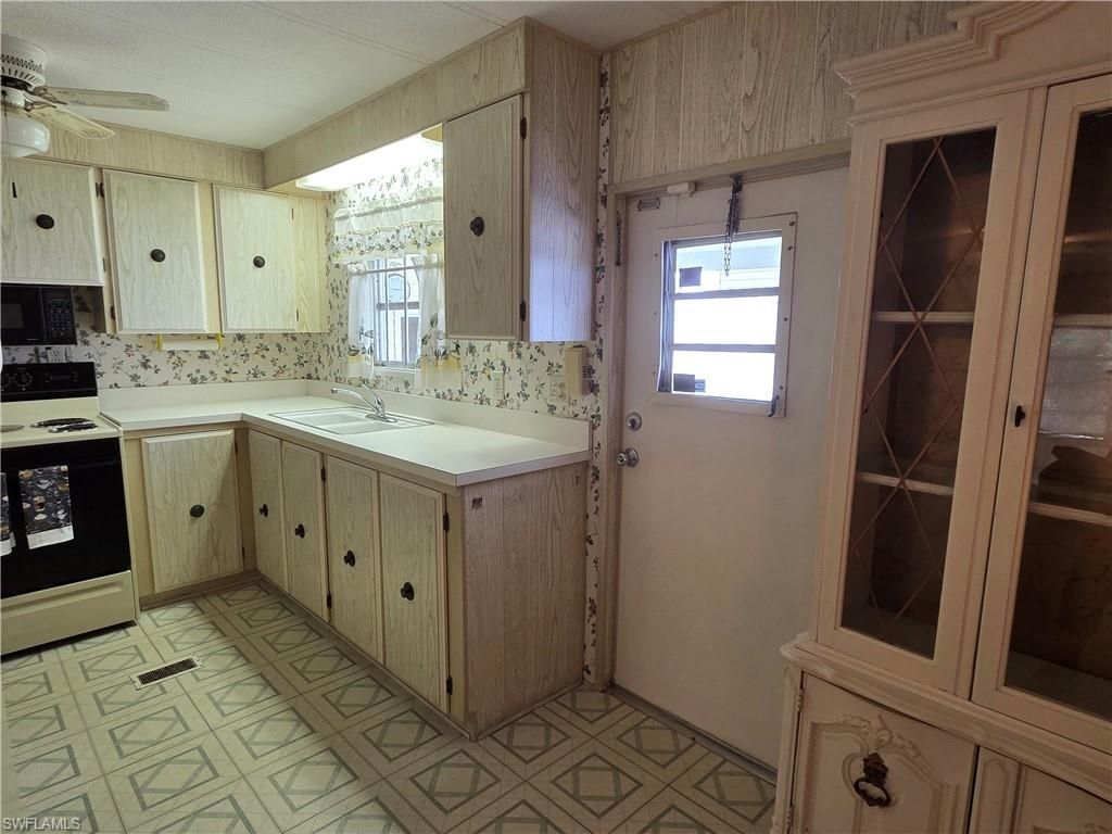 963 Idle Way Dr, North Fort Myers, FL 33917 Photo