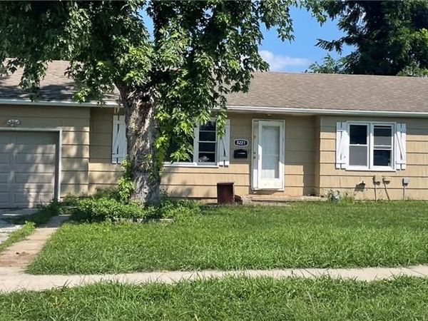 8221 Travis Street, Overland Park, KS 66204