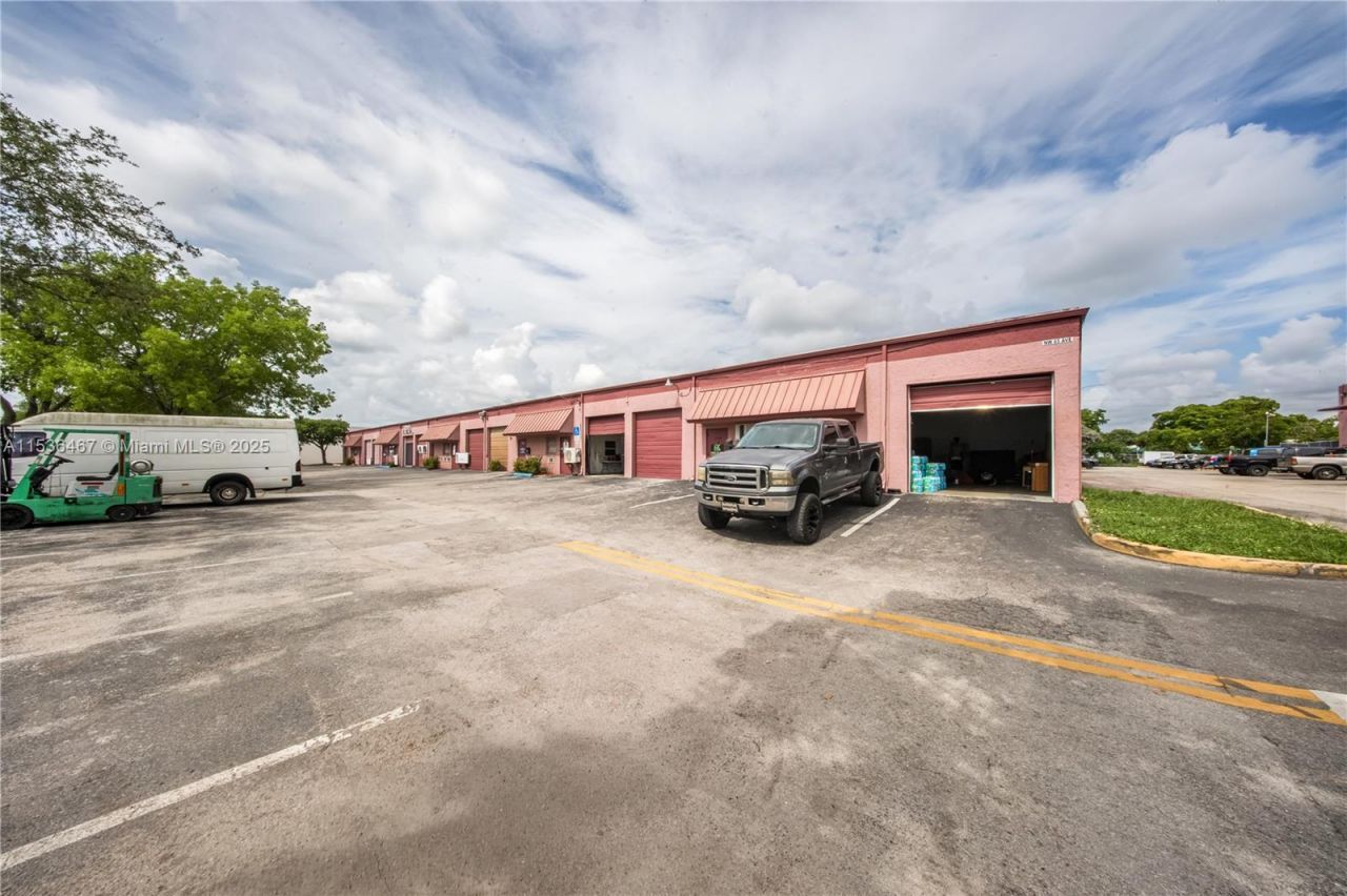 1375 NW 65th Av, Plantation, FL 33313 Photo