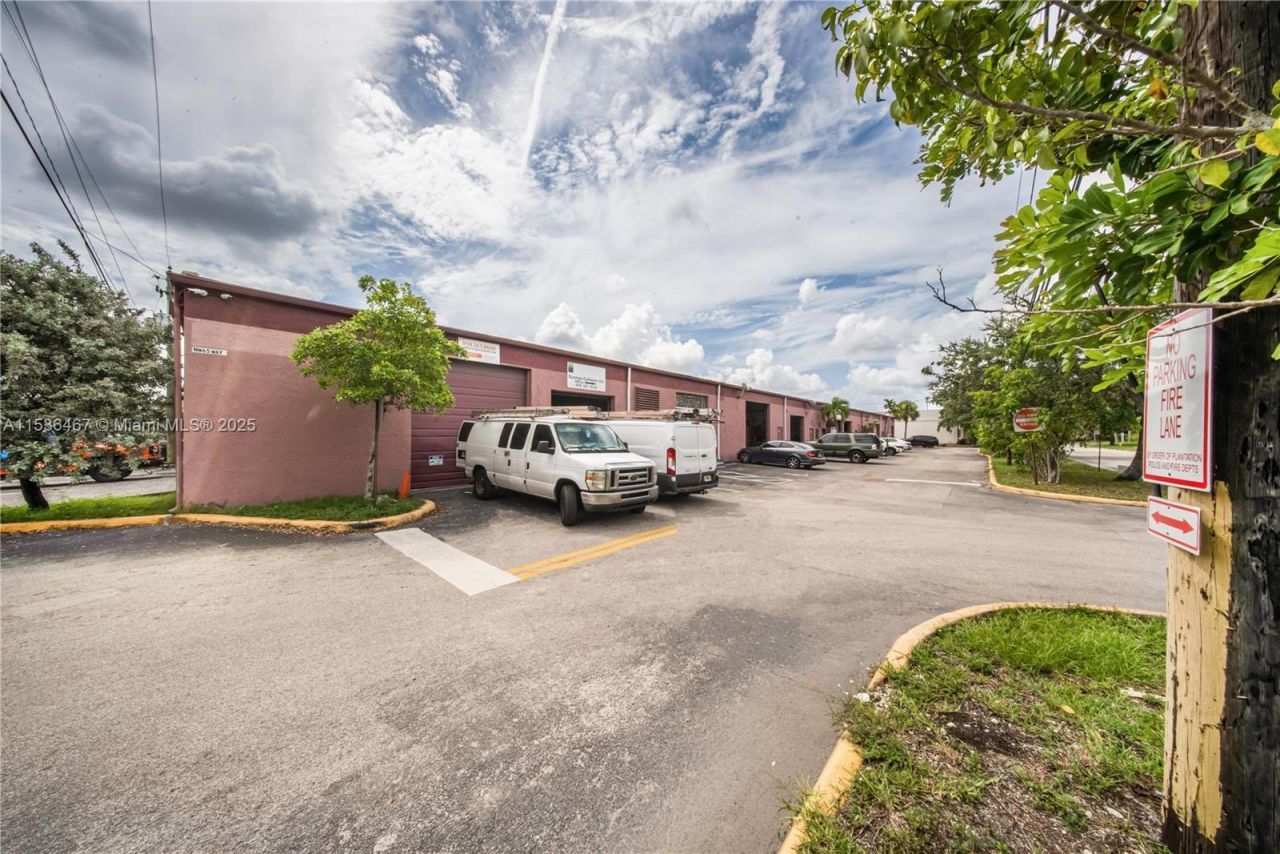 1375 NW 65th Av, Plantation, FL 33313 Photo