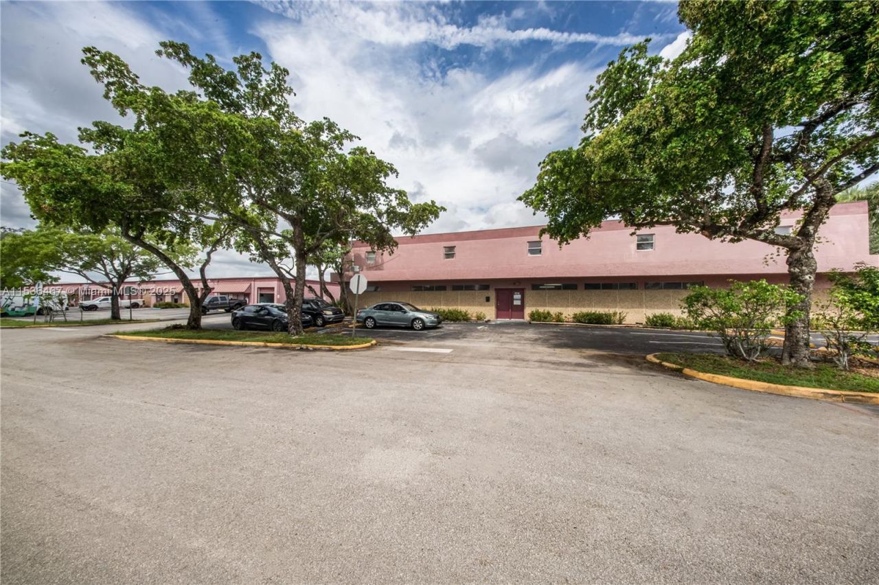 1375 NW 65th Av, Plantation, FL 33313 Photo