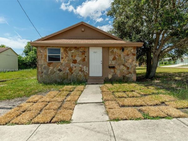 1021 W 33rd St, Riviera Beach, FL 33404