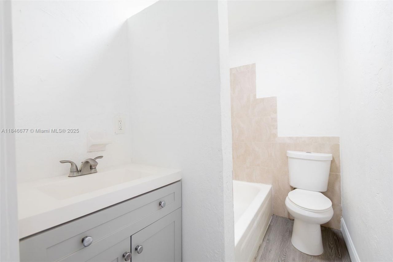 1021 W 33rd St, Riviera Beach, FL 33404 Photo